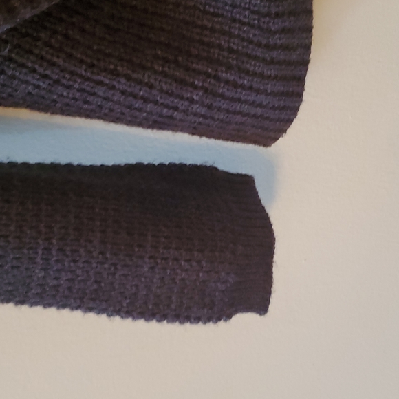 Open neck collar criss cross sweater - Picture 5 of 6